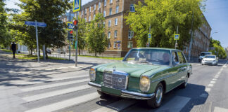 MERCEDES-BENZ 200D