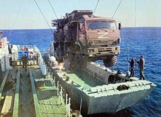 Верхом на крані: як росіяни ЗРК Панцир по морю тягали Острів Зміїний Панцир