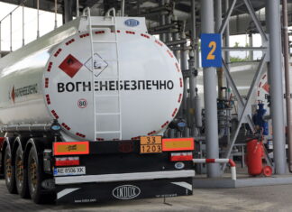 Чому ціни на нафту знижуються, а пальне в Україні дорожчає пальне