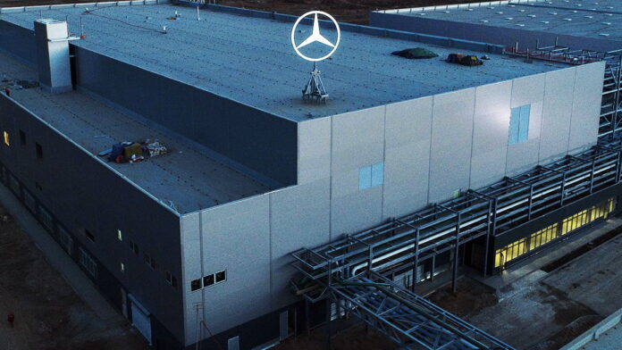 Mercedes йде з Росії Mercedes йде з Росії