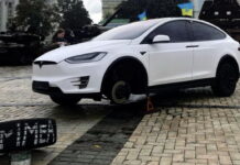 Як українці відповіли Ілону Маску: краще будь-яких слів Tesla Mask Kyiv