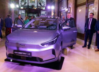 Спочатку кросовер: Geely увірвався до Європи завдяки Угорщині Geely Geometry C