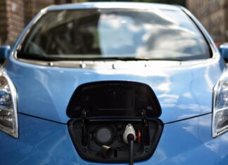 ТОП-5: названо найпопулярніші в Україні електромобілі nissan-lead-charging