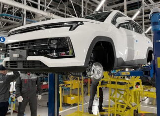 Дочекалися: російський авторинок став китайським москвич3