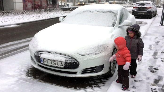 Tesla Model S freezing Tesla Model S freezing