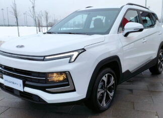 Не виправдав сподівань: росіяни відмовляються купувати новий Москвич Москвич 3