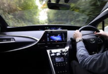 авто з правим кермом