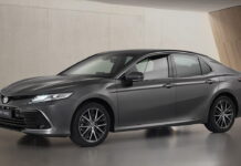 Київська поліція придбала Toyota Camry за 1,6 млн гривень Toyota Camry