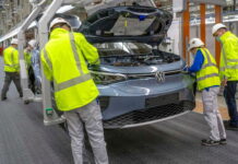 Не зайшло: у Volkswagen – проблеми з електрокарами volkswagen id.4 production
