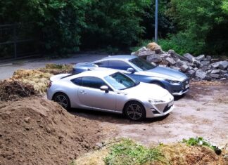 Київські комунальники “нестандартно” провчили порушників правил паркування порушники правил паркування