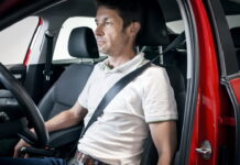 Як правильно сидіти в автомобілі: поради експертів Правильна посадка за кермом