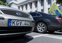 Забиратимуть автівки у військових? Конституційний суд прийняв дивне рішення евробляхи