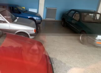 Дешеві автівки з 1980-х без пробігу: знайдено цілий склад! NEW UNTOUCHED 80 FORDS
