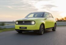 Honda припиняє випуск дуже незвичайного автомобіля Honda e