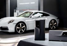 Презентовано найтонший складний смартфон у світі від Porsche: оголошено ціну Honor Magic V2 RSR Porsche Design