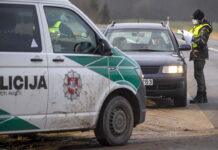 У Литві заборонили машини з російськими номерами. Їх конфіскують Литва конфіскує російські автомобілі