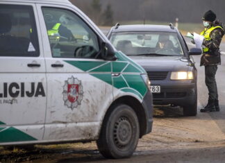 У Литві заборонили машини з російськими номерами. Їх конфіскують Литва конфіскує російські автомобілі