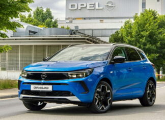 Кросовер Opel Grandland та хетчбек Corsa отримали нові двигуни: оголошено ціни Opel Grandland