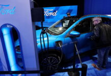 Ford пригальмував випуск електромобілів та повертається до автівок з ДВЗ Ford Hybrid