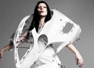 Леді Гага одягла сукню з бампера Mercedes-Benz E-Class Lady Gaga Mercedes Bumper