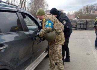 Не тільки за кордон: в Україні забороняють виїзд легковикам за межі області ТЦК авто