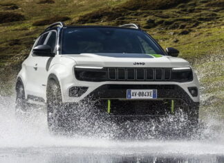 Новий кросовер Jeep з технікою Peugeot став хітом продажів у Європі. Завдяки ціні? Jeep Avenger