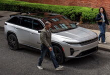 Новий позашляховик Jeep отримав 600-сильний двигун та дисплей на 45 дюймів Jeep Wagoneer S