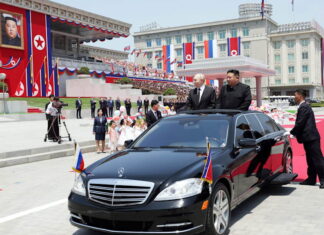 Кім покатав путина на контрабандному Мерседесі. Та ще й старому kim putin mercedes