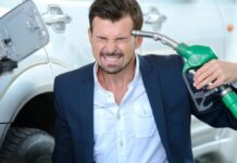 Скільки літрів пального можна купити на зарплату в Європі: на якому місці Україна Індекс бензину