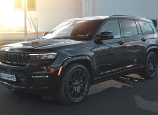Новий Jeep Grand Cherokee прямує в Україну: майже на півмільйона дешевше Jeep Grand Cherokee 2024