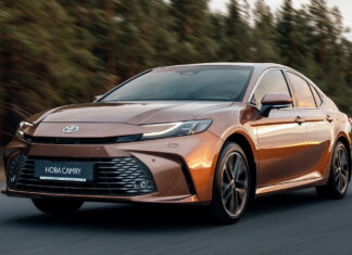 Абсолютно нова Toyota Camry вже в Україні: комплектації та ціни Toyota Camry