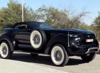 Для арабського шейха: подивіться на найбільший у світі Ford Mustang Mustang merged with a Dodge Ram pickup truck
