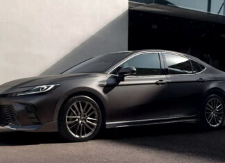 Toyota випустила нову Camry з пафосною назвою: відома ціна Toyota Camry Glorious