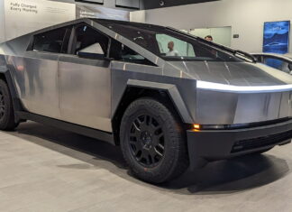 Вдвічі дешевше: ціни на вживані Tesla стрімко падають Tesla Cybertruck