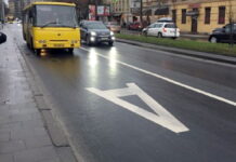 В Україні змінили ПДР: кому дозволили їздити смугою для громадського транспорту Смуга для громадського транспорту