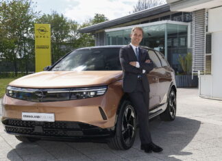 В Україні вже восени: зустрічайте новий повнопривідний Opel Grandland Electric Opel Grandland Electric AWD