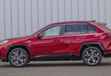 Suzuki знову клонує найпопулірніший кросовер Toyota: всі подробиці Suzuki Across