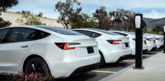 TESLAS-CHARGING