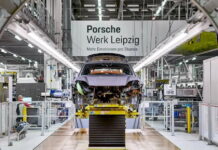 Тільки ДВЗ! Porsche офіційно призупиняє перехід на електромобілі Porsche Macan EV