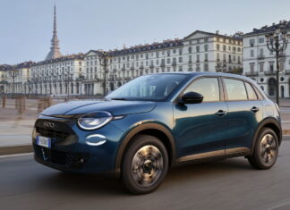 Бензин та механіка: Fiat запускає у продаж свій найдешевший кросовер Fiat 600 Petrol