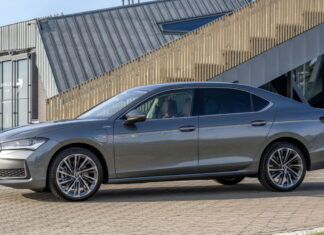 270 к.с. та витрата 1,4 л/100 км: представлено найпотужніший автомобіль Skoda з ДВЗ, ціни вже відомі Skoda Superb Hatch