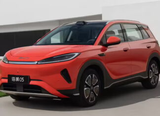 Стартують продажі нового сімейного кросовера BYD за ціною $14 000 BYD Sealion 05