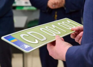 В Україні з’явилися нові автомобільні номери дивного кольору: хто їх отримає Нові автомобільні номери