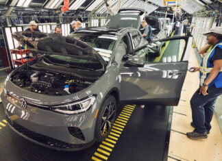 Volkswagen зняв з виробництва популярний електромобіль на користь нового бензинового кросовера VW ID.4