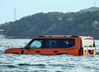 Chery навчив плавати 892-сильний позашляховик: подробиці та відео Chery Jetour G700 Water