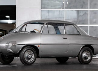 Найдивовижніший автомобіль з трьома фарами продається за ціною $200 тисяч Pininfarina Fiat 600D