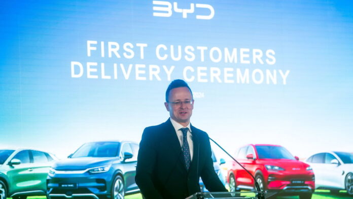 Петер Сійярто BYD