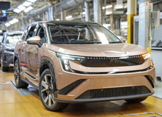 Skoda розпочала серійне виробництво найбільшого кросовера бренду: ціна вже відома Skoda Peaq production
